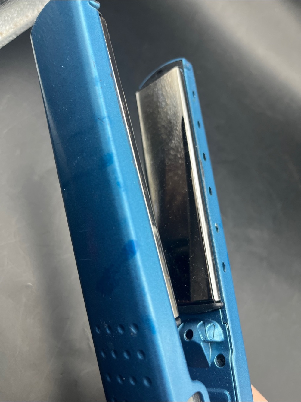 Babyliss PRO Nano Titanium Flat Iron / Hair Straightener - Picture 8 of 9